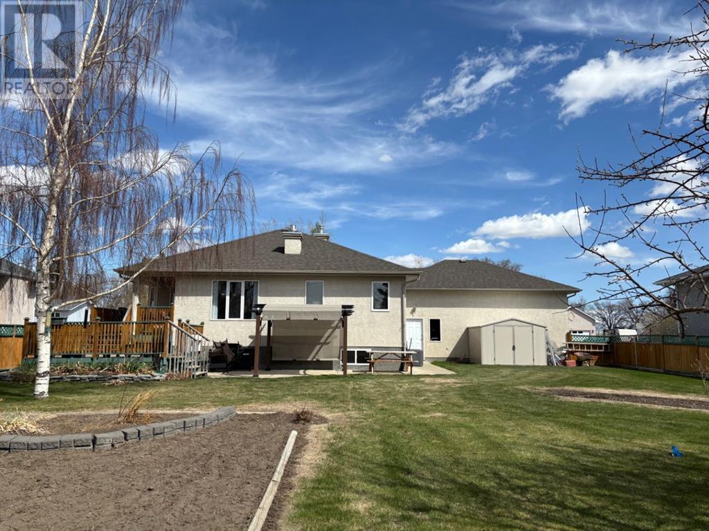 10 Centennial Place, Magrath, Alberta  T0K 1J0 - Photo 36 - A2215674