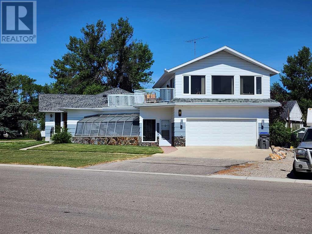380 47 Avenue W, Claresholm, Alberta  T0L 0T0 - Photo 2 - A2235739