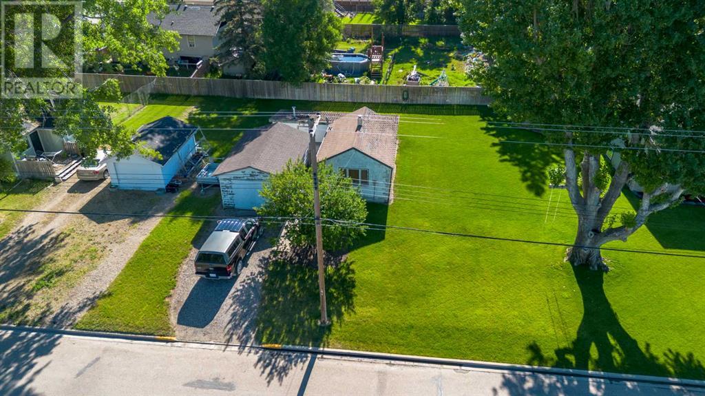 115 S 2 Street W, Magrath, Alberta  T0K 1J0 - Photo 1 - A2237351