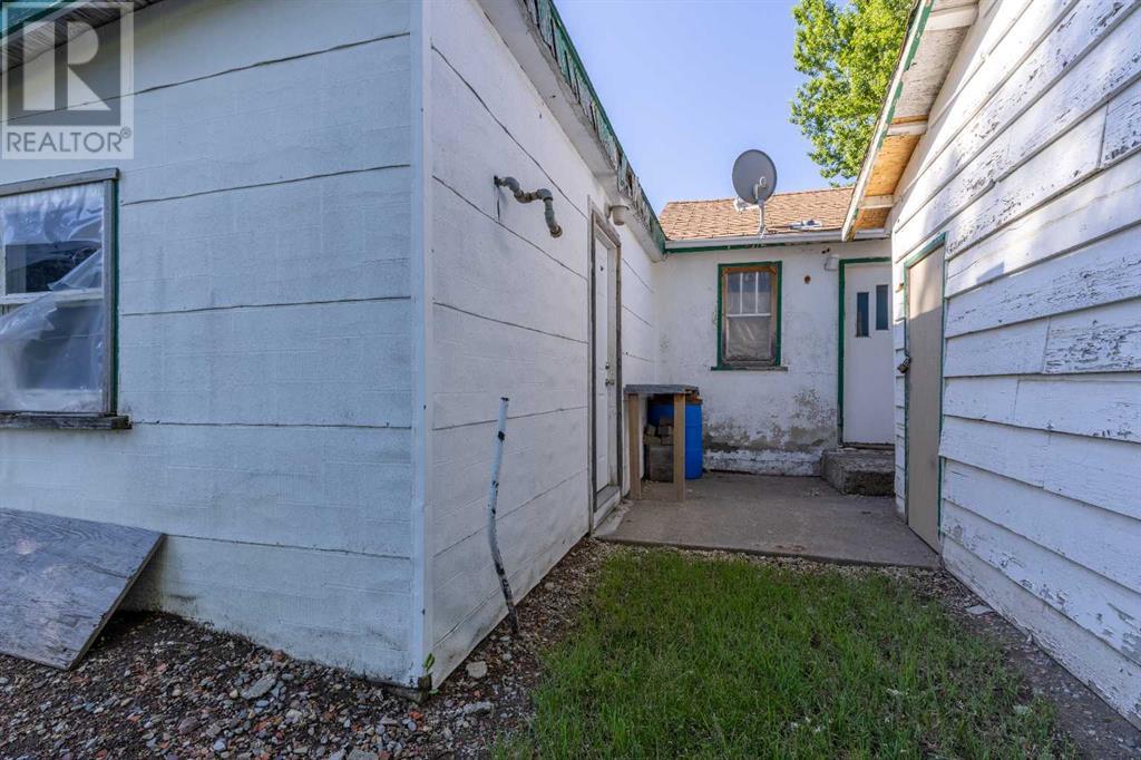 115 S 2 Street W, Magrath, Alberta  T0K 1J0 - Photo 4 - A2237351