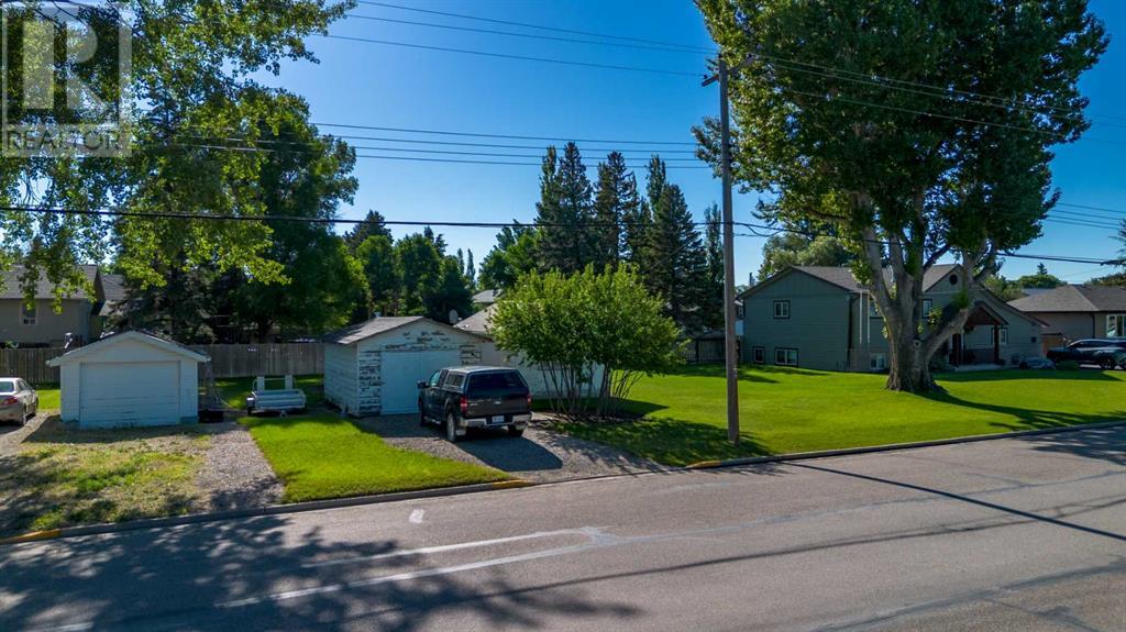 115 S 2 Street W, Magrath, Alberta  T0K 1J0 - Photo 9 - A2237351