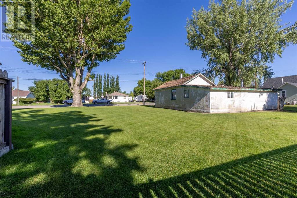 115 S 2 Street W, Magrath, Alberta  T0K 1J0 - Photo 8 - A2237351