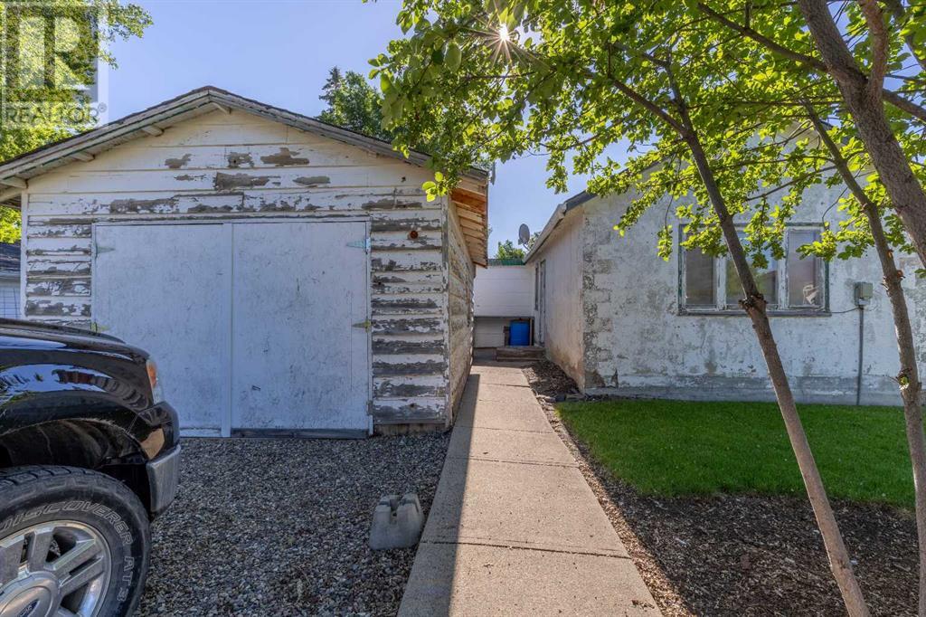 115 S 2 Street W, Magrath, Alberta  T0K 1J0 - Photo 3 - A2237351