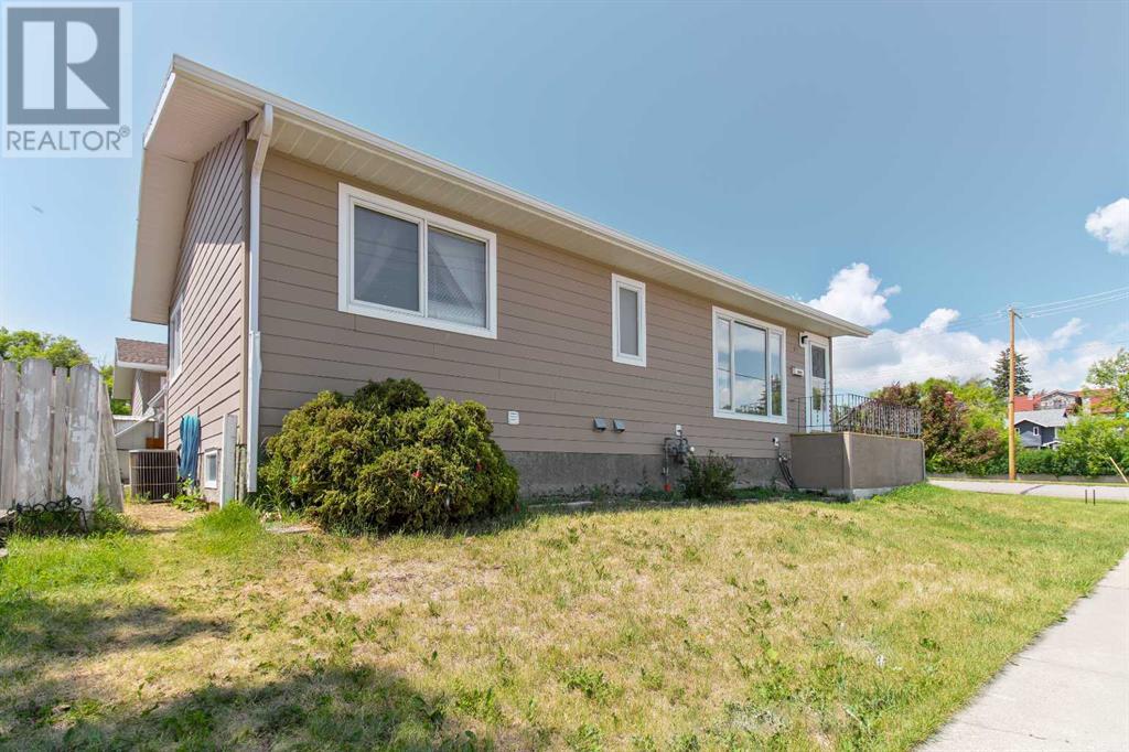 207 1 Street W, Cardston, Alberta  T0K 0K0 - Photo 2 - A2234421