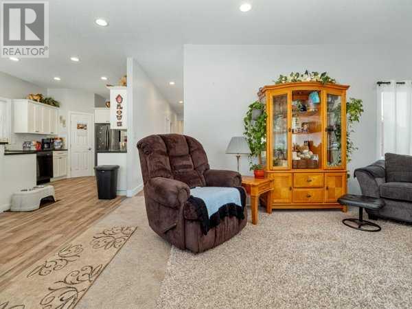 242 1st Street W, Cardston, Alberta  T0K 0K0 - Photo 8 - A2232408