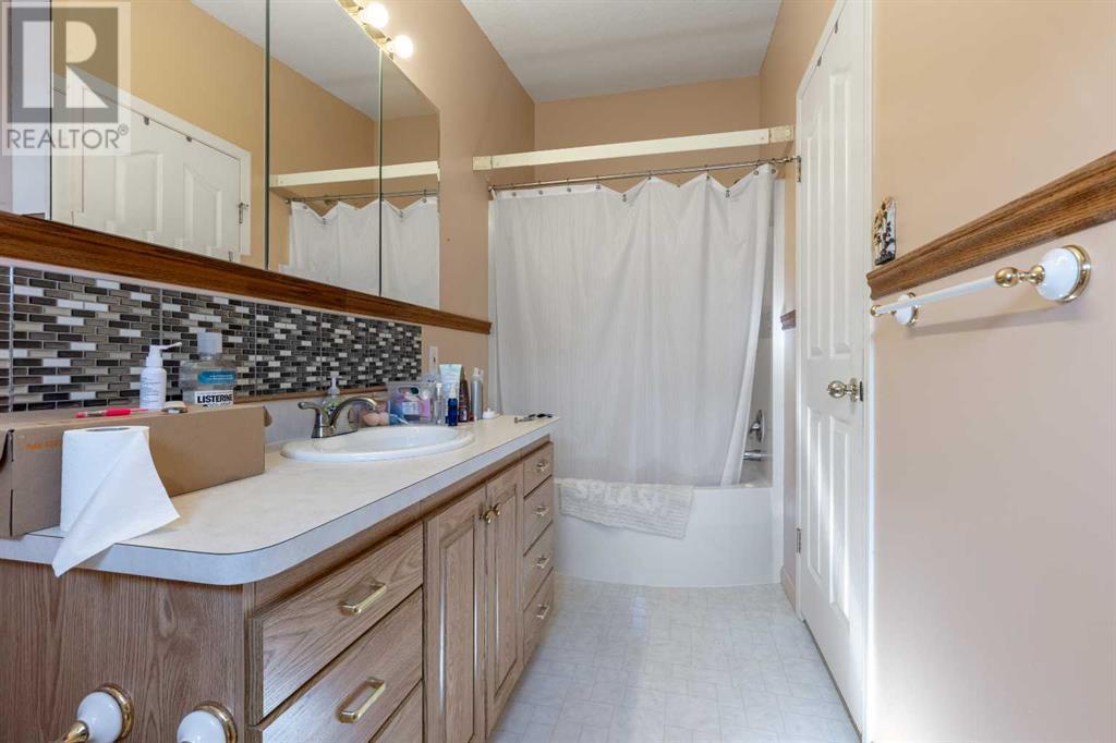 69 N 4 Street W, Magrath, Alberta  T0K 2E0 - Photo 18 - A2232571