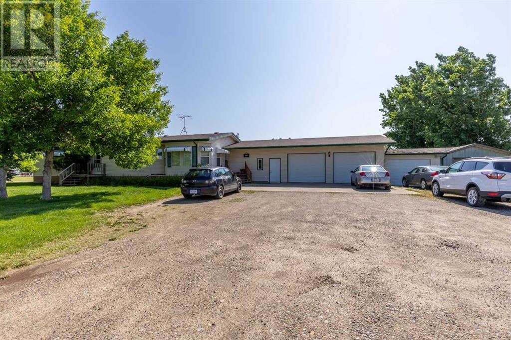 69 N 4 Street W, Magrath, Alberta  T0K 2E0 - Photo 3 - A2232571