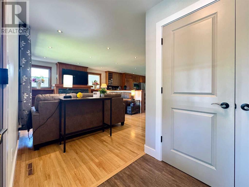 2302 14 Avenue S, Lethbridge, Alberta  T1K 0V5 - Photo 3 - A2238539