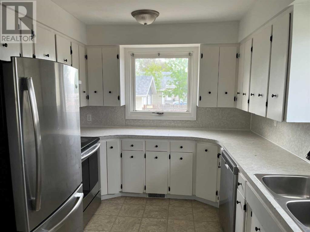338 4 Avenue E, Bow Island, Alberta  T0K 0G0 - Photo 3 - A2223816