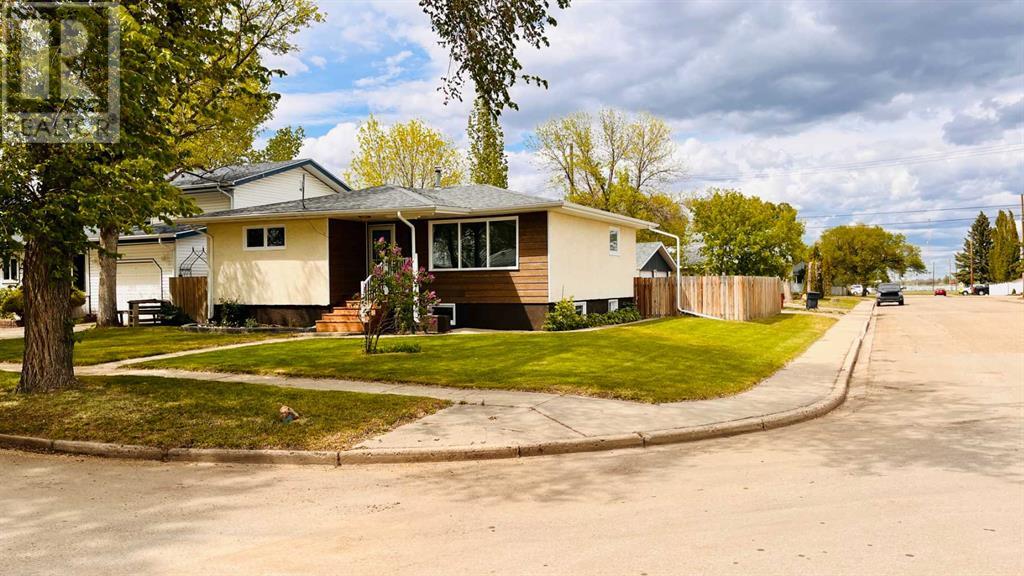 338 4 Avenue E, Bow Island, Alberta  T0K 0G0 - Photo 2 - A2223816
