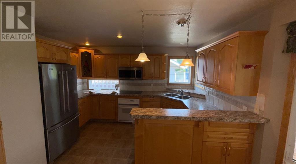 233 Fairway Drive, Coaldale, Alberta  T1M 1H2 - Photo 12 - A2238749