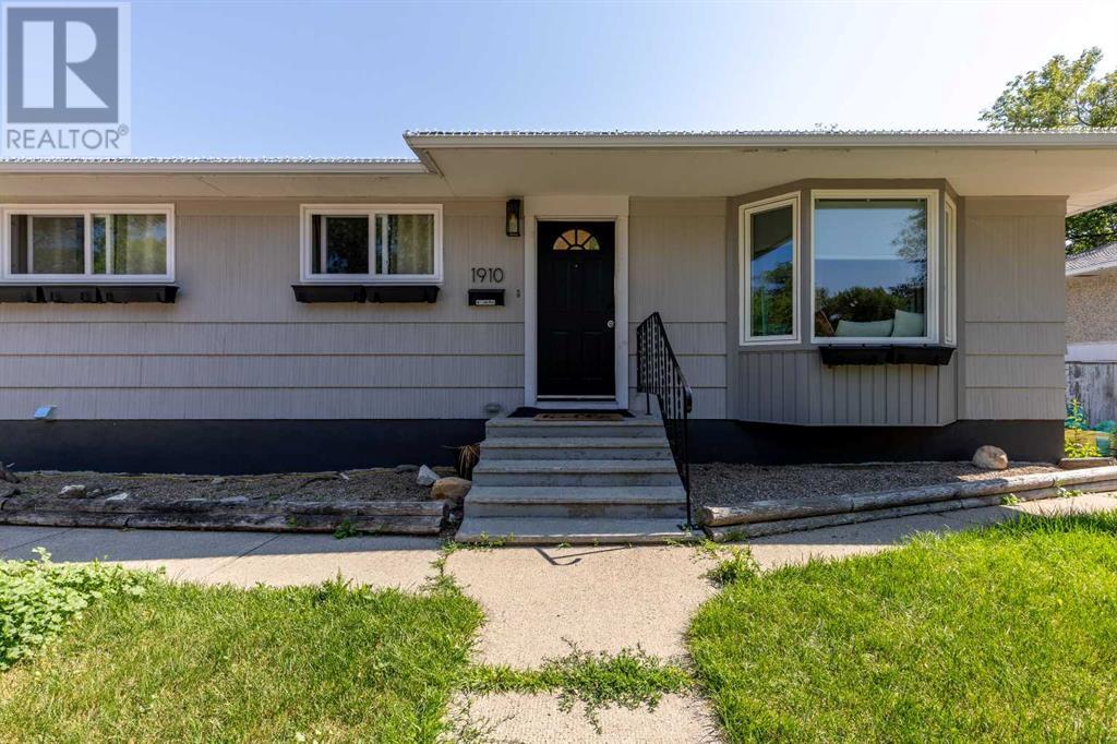 1910 12 Avenue S, Lethbridge, Alberta  T1K 0N6 - Photo 2 - A2238042