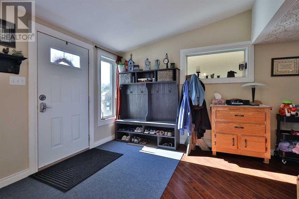 854 3 Street W, Cardston, Alberta  T0K 0K0 - Photo 2 - A2236164