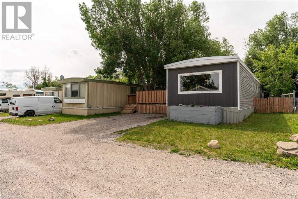 32, 895 Elizabeth Street, Pincher Creek, Alberta  T0K 1W0 - Photo 2 - A2236547