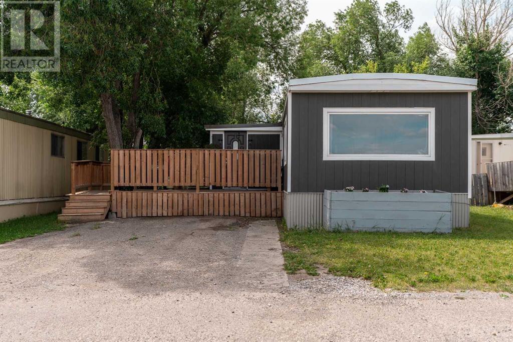 32, 895 Elizabeth Street, Pincher Creek, Alberta  T0K 1W0 - Photo 3 - A2236547