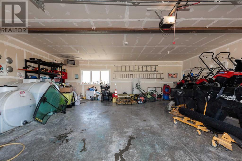 1 Edgemoor Way W, Lethbridge, Alberta  T1J 5R6 - Photo 44 - A2238937