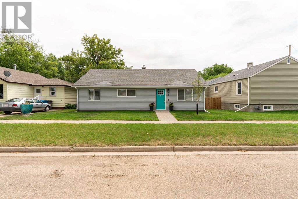 305 53 Avenue E, Claresholm, Alberta  T0L 0T0 - Photo 1 - A2237999