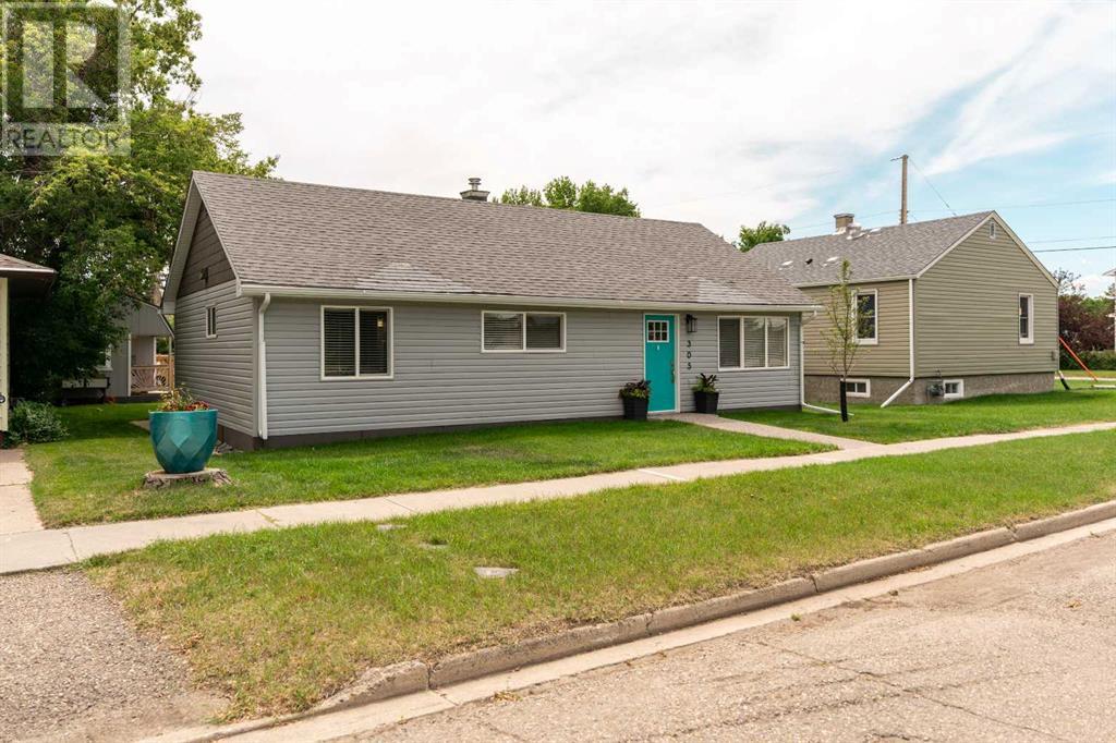 305 53 Avenue E, Claresholm, Alberta  T0L 0T0 - Photo 3 - A2237999