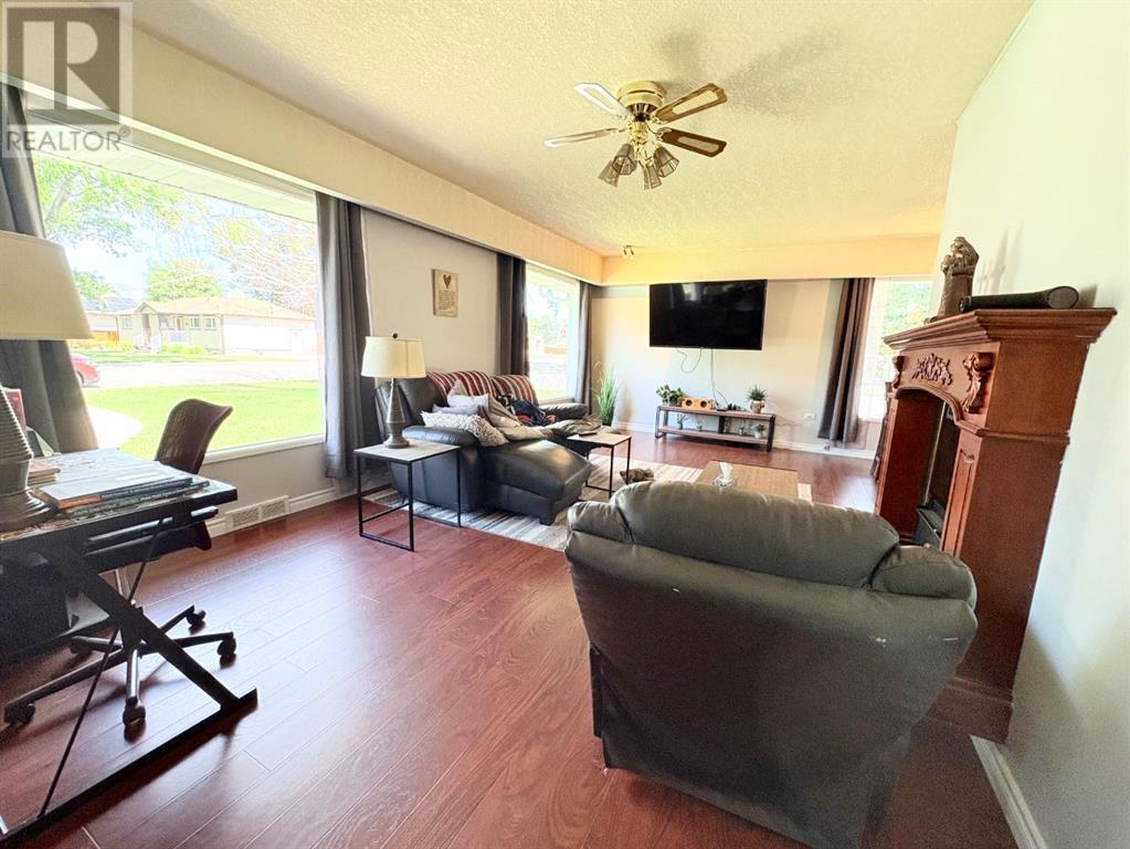 2914 6 Avenue S, Lethbridge, Alberta  T1J 1E7 - Photo 5 - A2238950