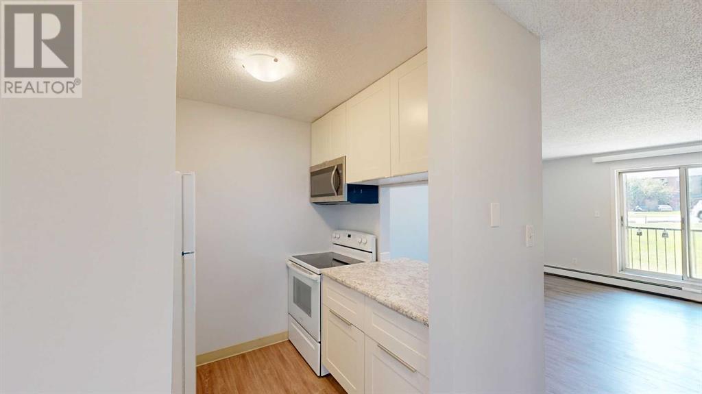 101, 405 Columbia Boulevard W, Lethbridge, Alberta  T1K 5R6 - Photo 2 - A2238560