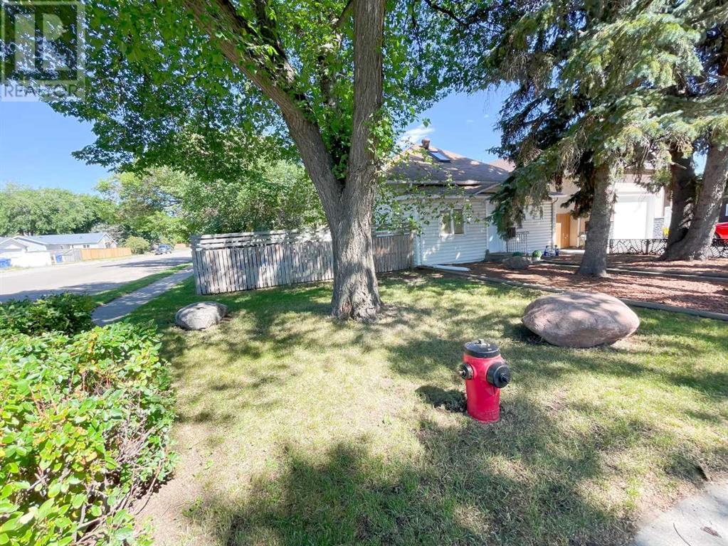 645 16 Street N, Lethbridge, Alberta  T1H 3B1 - Photo 2 - A2239411
