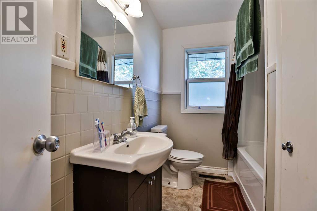 1301 9 Avenue N, Lethbridge, Alberta  T1H 1H3 - Photo 16 - A2239449