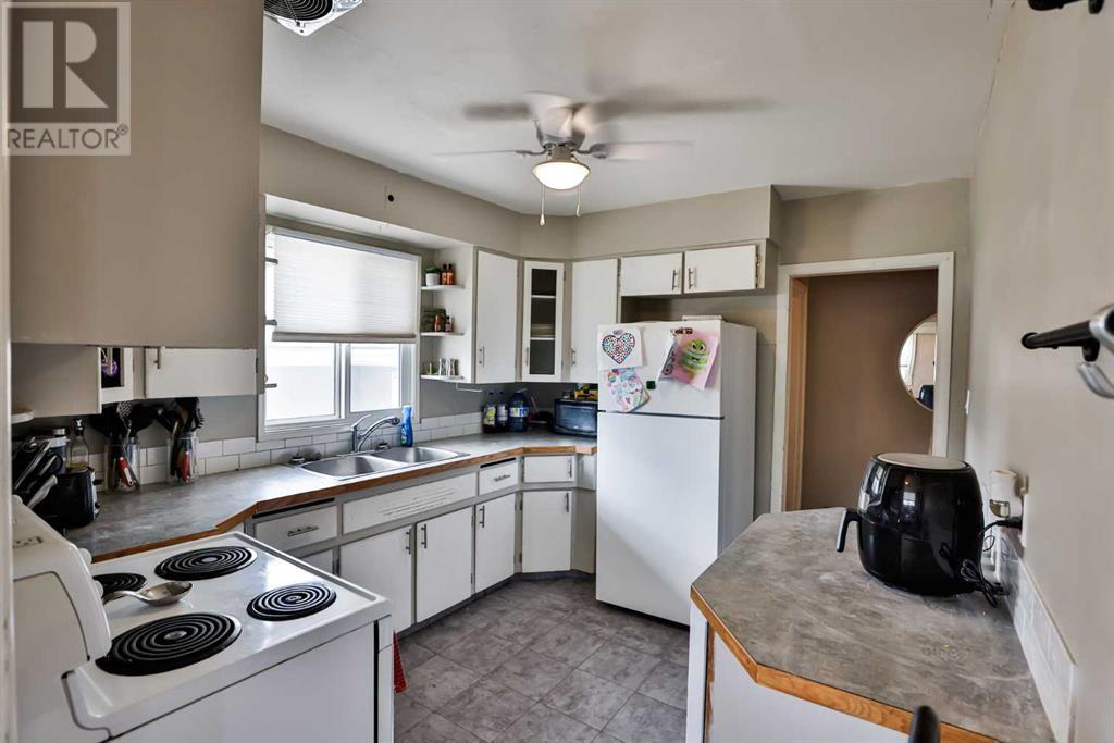 1301 9 Avenue N, Lethbridge, Alberta  T1H 1H3 - Photo 8 - A2239449