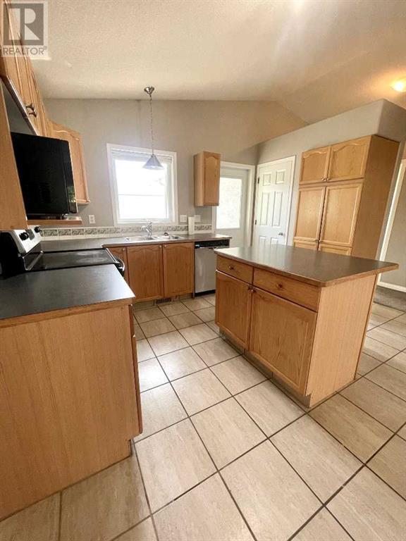 183 Cowichan Court W, Lethbridge, Alberta  T1K 7T7 - Photo 9 - A2238977