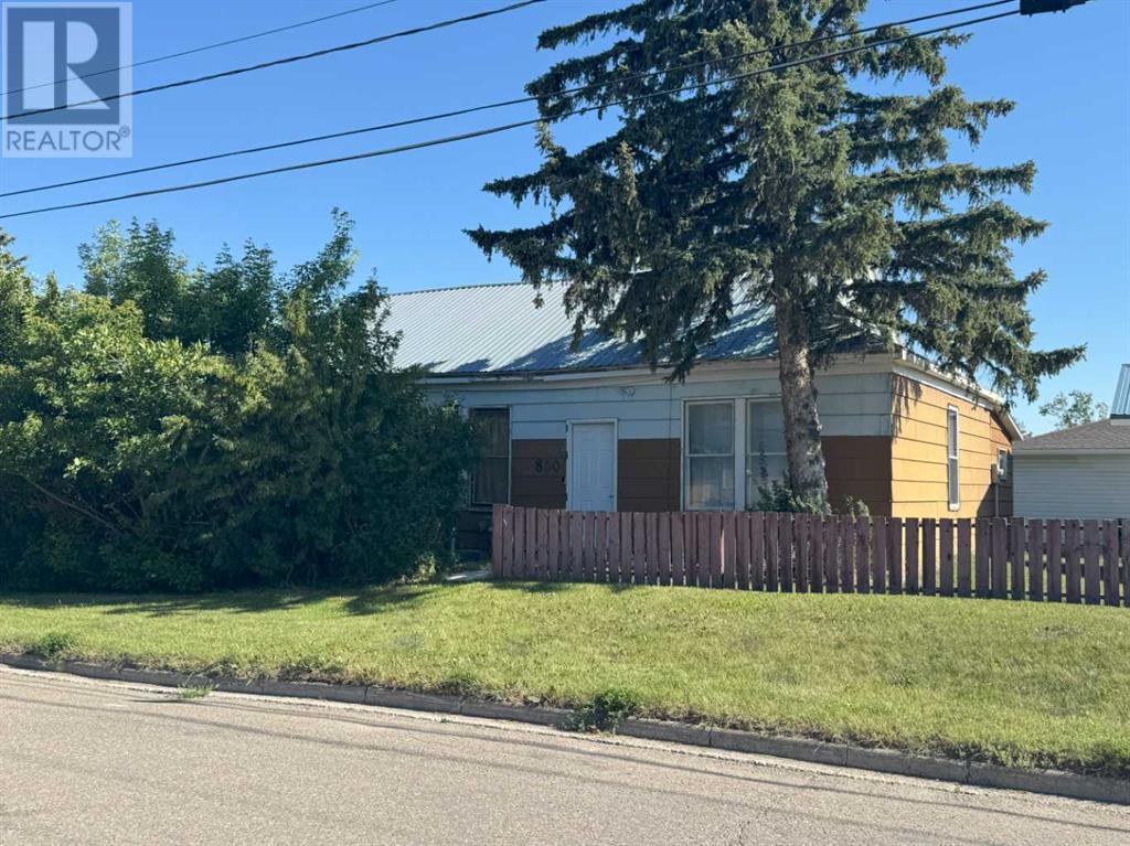 860 Dundas Street, Pincher Creek, Alberta  T0K 1W0 - Photo 1 - A2239577