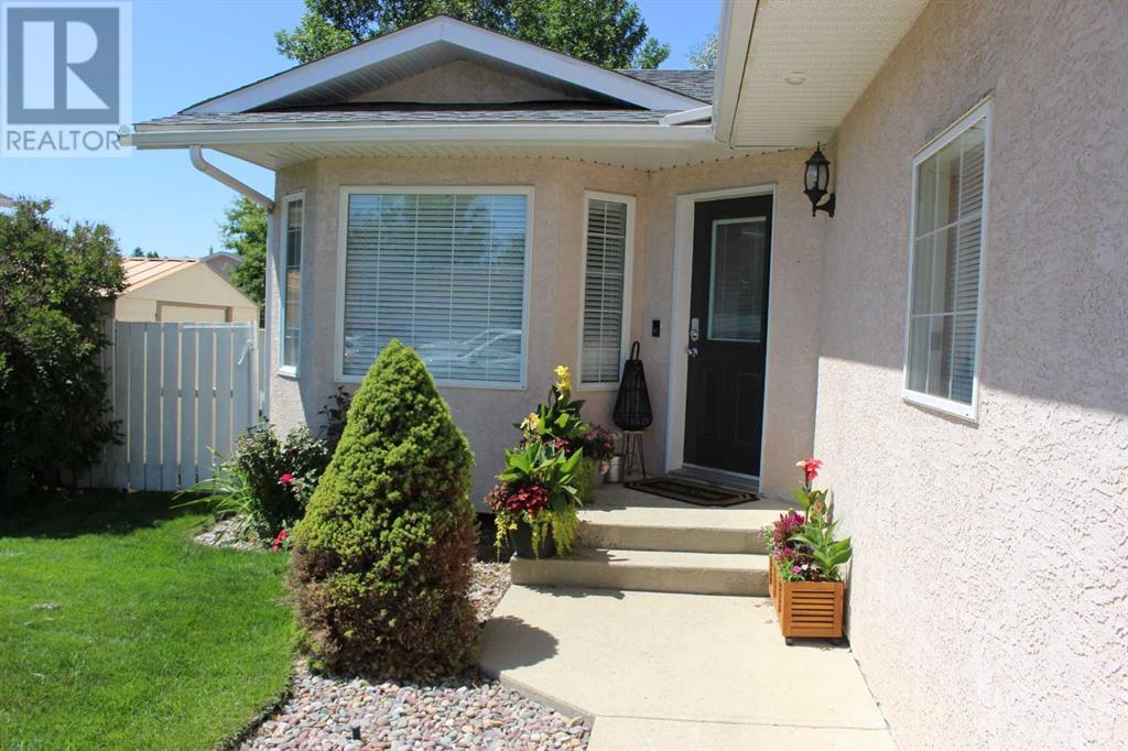 167 Mt Rundle Road W, Lethbridge, Alberta  T1K 7G1 - Photo 2 - A2237914