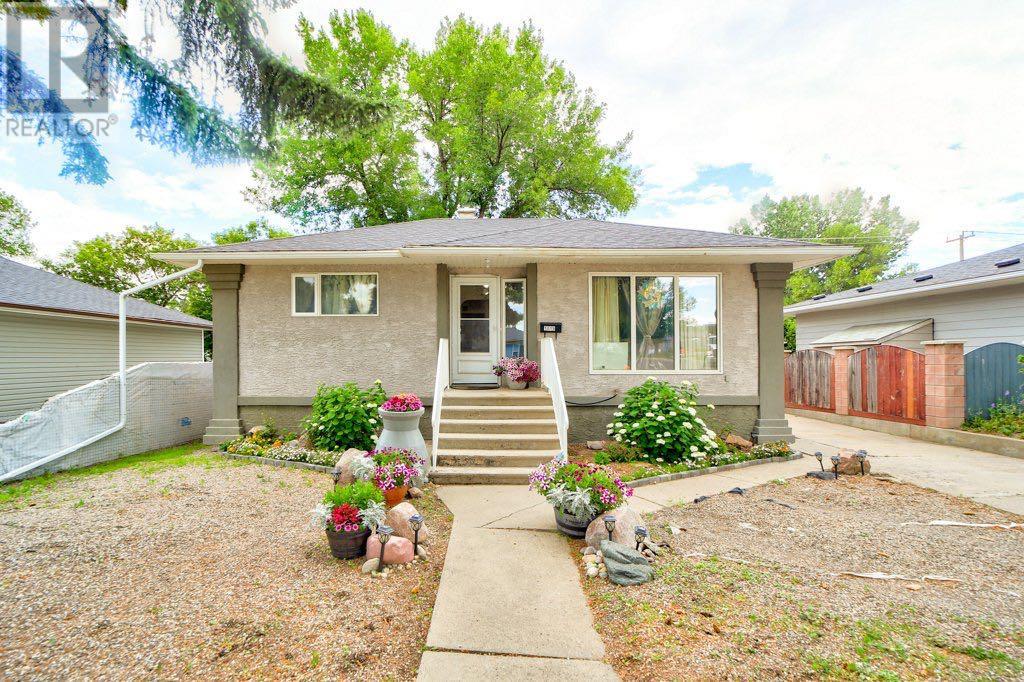 1019 10 Avenue N, Lethbridge, Alberta  T1H 1J9 - Photo 1 - A2238746
