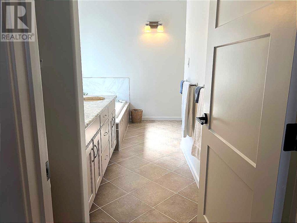 128 Grand River Boulevard W, Lethbridge, Alberta  T1K 8A4 - Photo 27 - A2239634