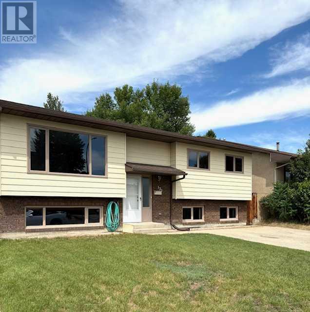 131 Beaverpond Court N, Lethbridge, Alberta  T1H 5Y8 - Photo 2 - A2234129