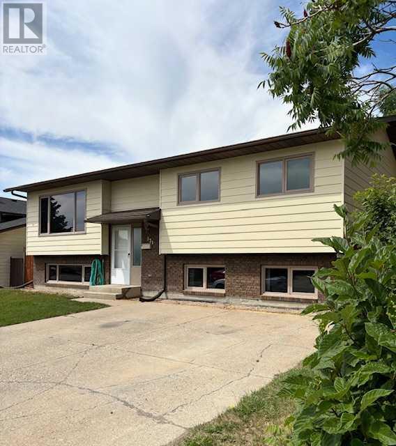 131 Beaverpond Court N, Lethbridge, Alberta  T1H 5Y8 - Photo 3 - A2234129