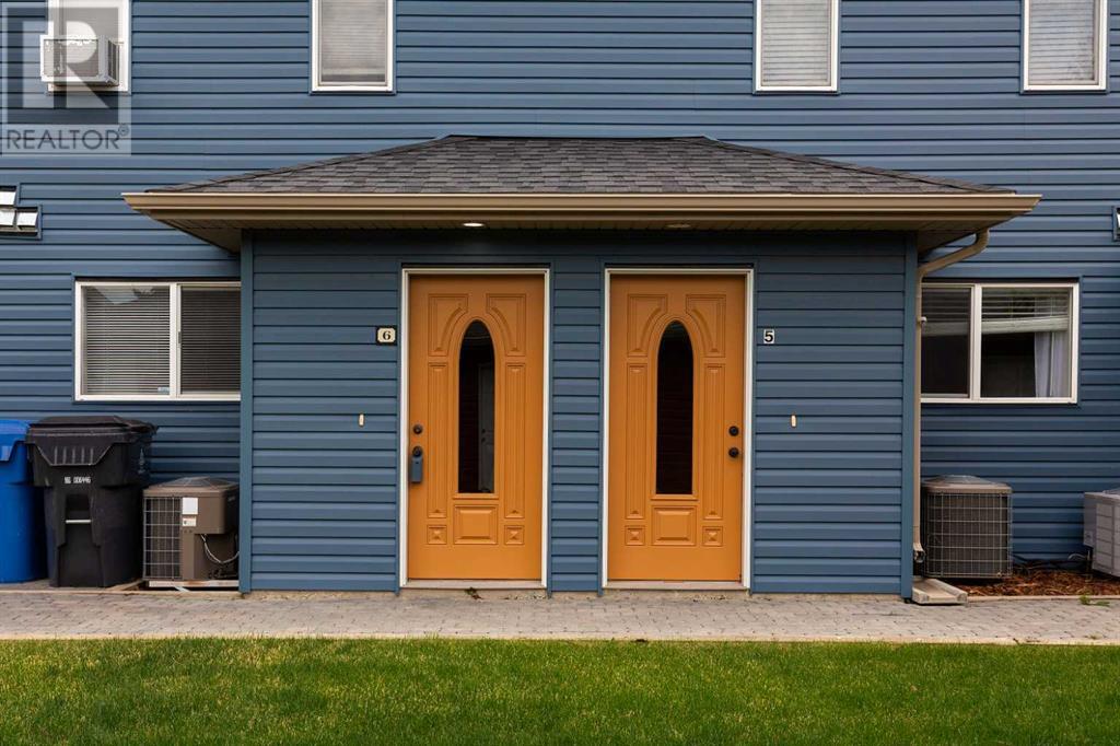 6, 893 Mt Sundance Manor W, Lethbridge, Alberta  T1J 1X7 - Photo 2 - A2237258
