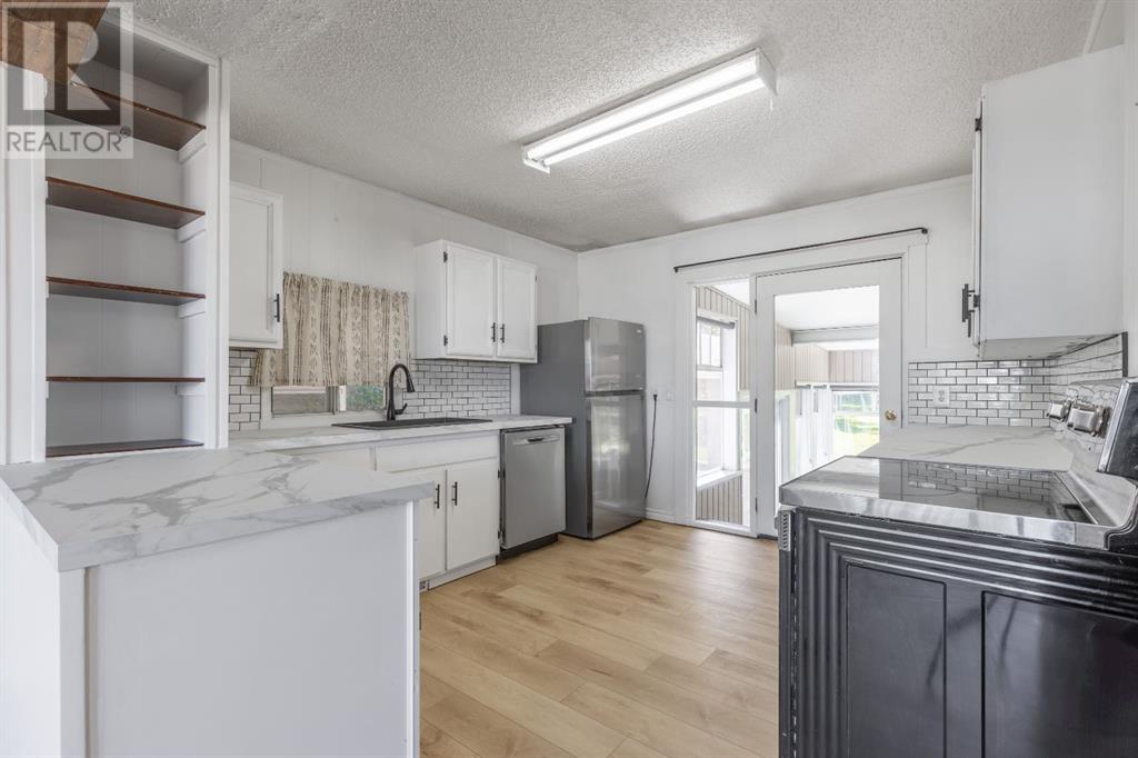 36 8 Avenue W, Cardston, Alberta  T0K 0K0 - Photo 6 - A2239635