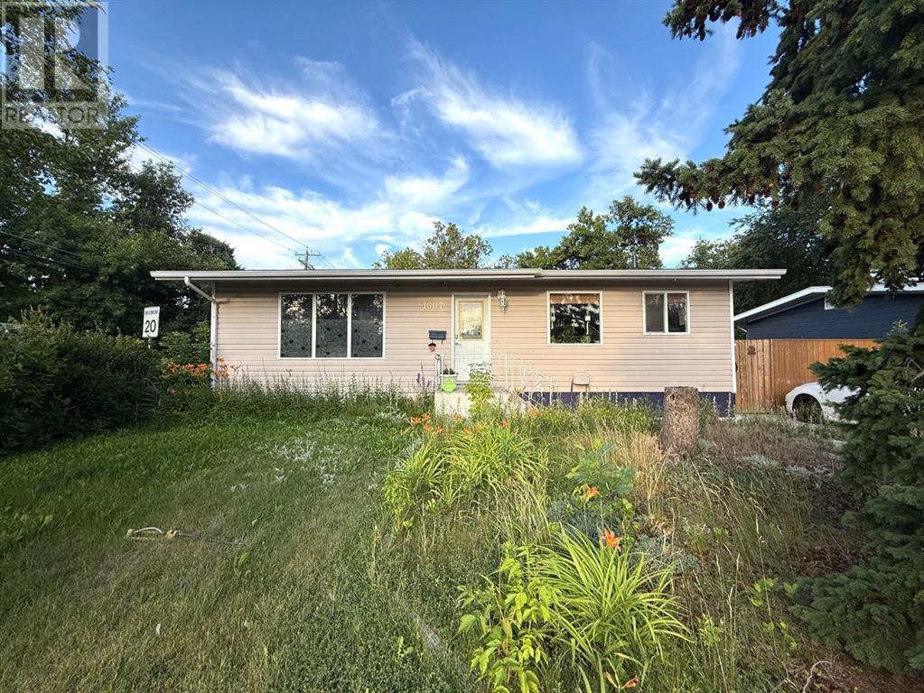 1007 29a Street S, Lethbridge, Alberta  T1K 2X8 - Photo 2 - A2239013
