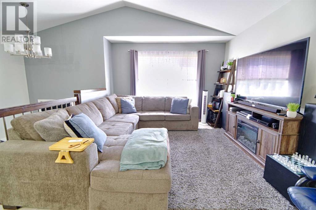 577 Blackwolf Boulevard N, Lethbridge, Alberta  T1H 7C8 - Photo 2 - A2239452