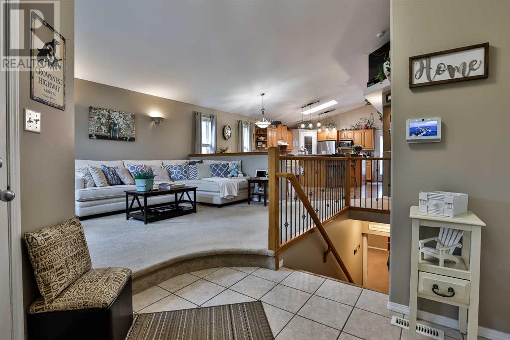 299 Cougar Way N, Lethbridge, Alberta  T1H 6P8 - Photo 2 - A2240057