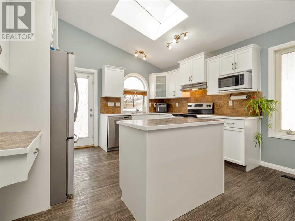 267 Squamish Court W, Lethbridge, Alberta  T1K 7Y9 - Photo 3 - A2233946