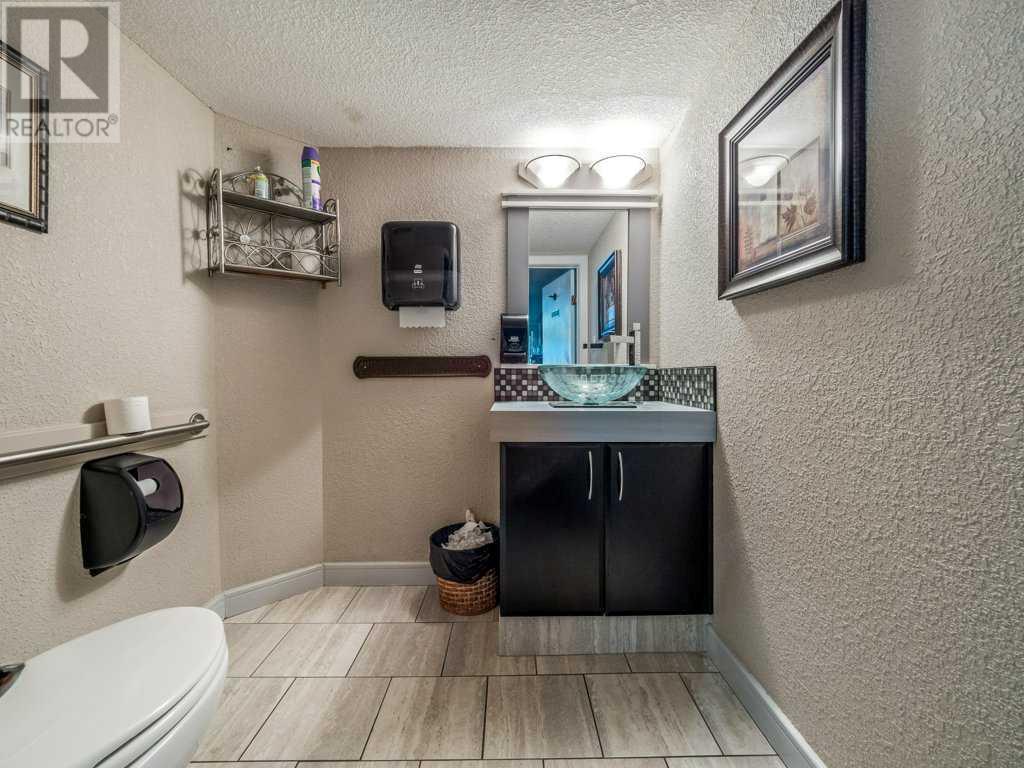 235 & 231 12b Street N, Lethbridge, Alberta  T1H 2K8 - Photo 8 - A2213587