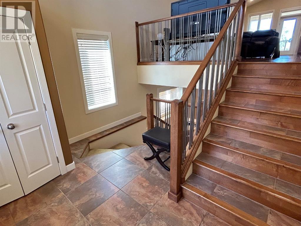 330 Sixmile Lane S, Lethbridge, Alberta  T1K 5S8 - Photo 2 - A2219344