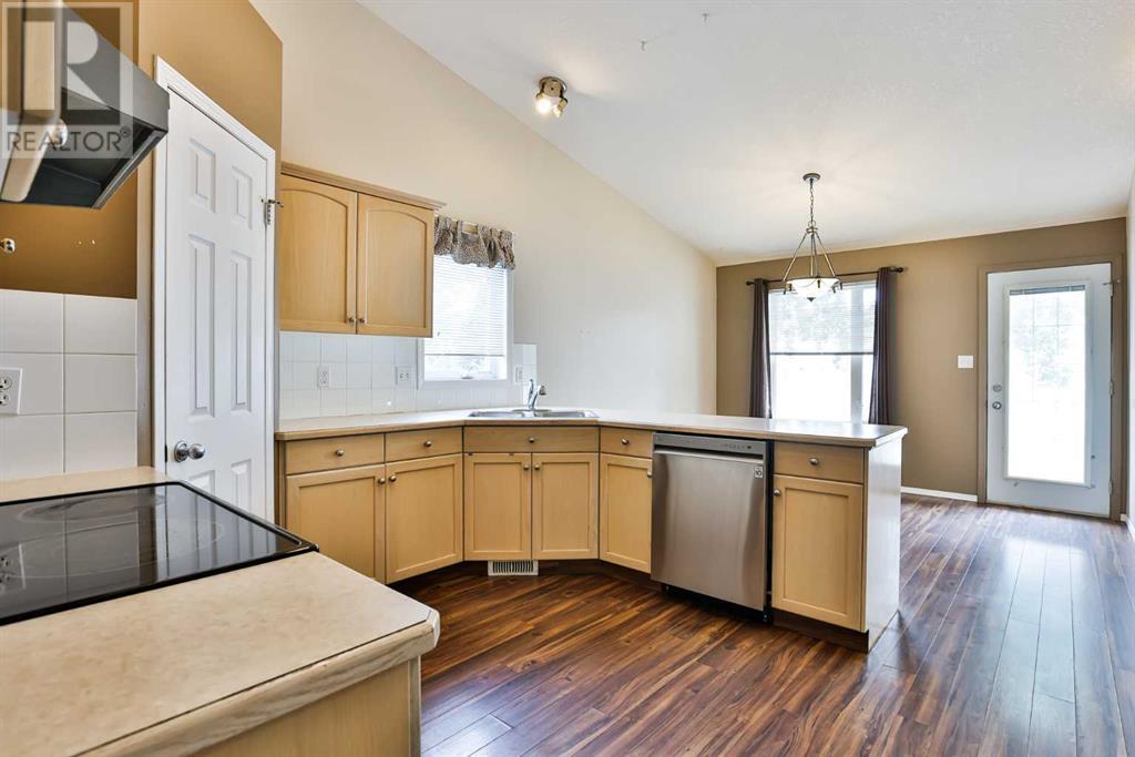 63 Mt Alderson Crescent W, Lethbridge, Alberta  T1K 6P2 - Photo 4 - A2238690
