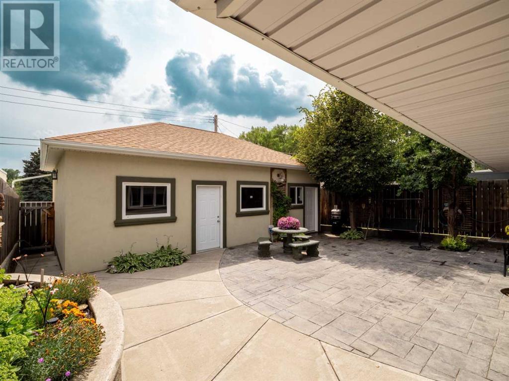 2006 7 Avenue S, Lethbridge, Alberta  T1J 1M6 - Photo 29 - A2240377