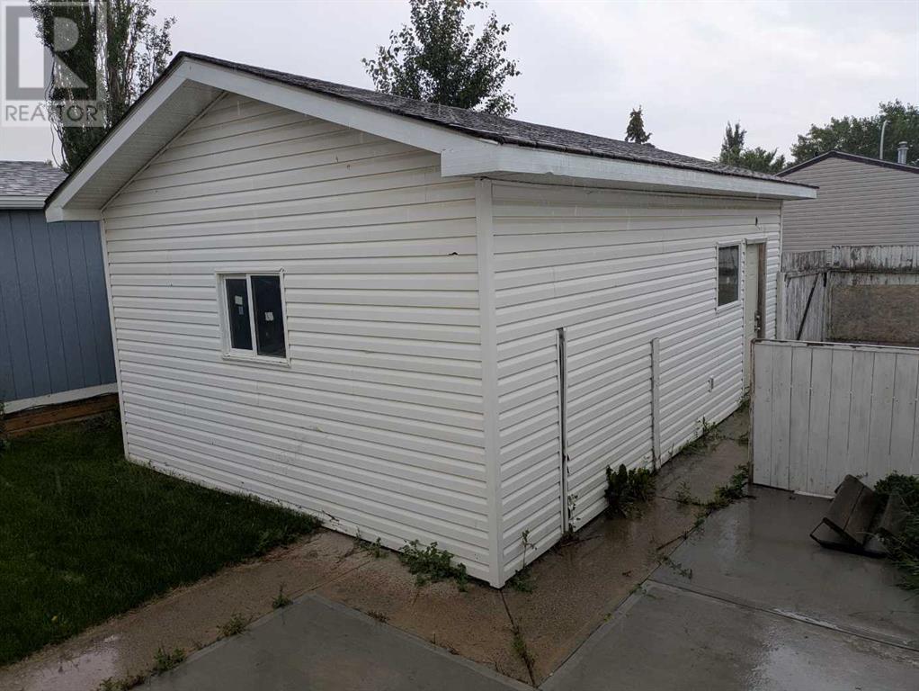 4806 6 Street, Coalhurst, Alberta  T0L 0V0 - Photo 11 - A2240532