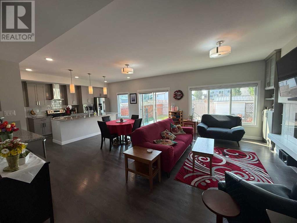 571 Firelight Place W, Lethbridge, Alberta  T1J 0B8 - Photo 3 - A2233455