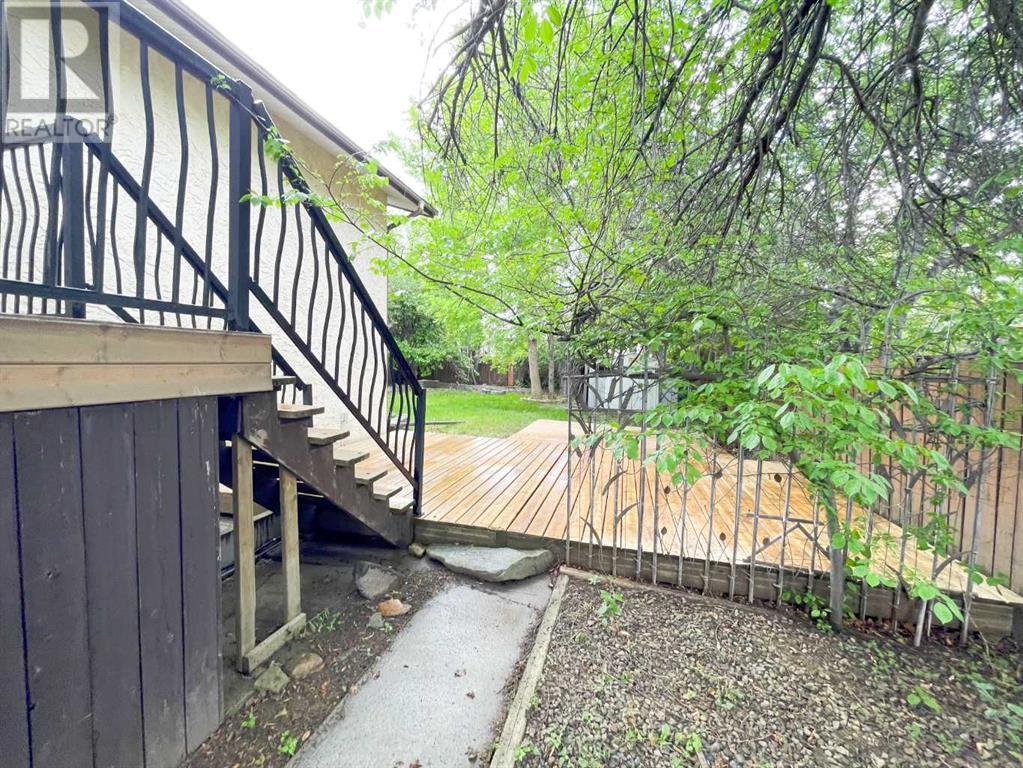 40 Mohawk Road W, Lethbridge, Alberta  T1K 5J6 - Photo 3 - A2240999