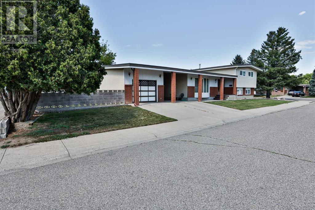 22 Hawthorne Place N, Lethbridge, Alberta  T1H 4L7 - Photo 2 - A2239611