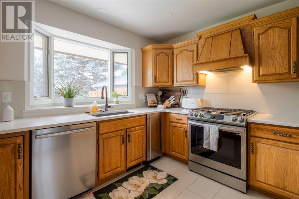 3710 Oak Drive S, Lethbridge, Alberta  T1K 4H4 - Photo 10 - A2239717