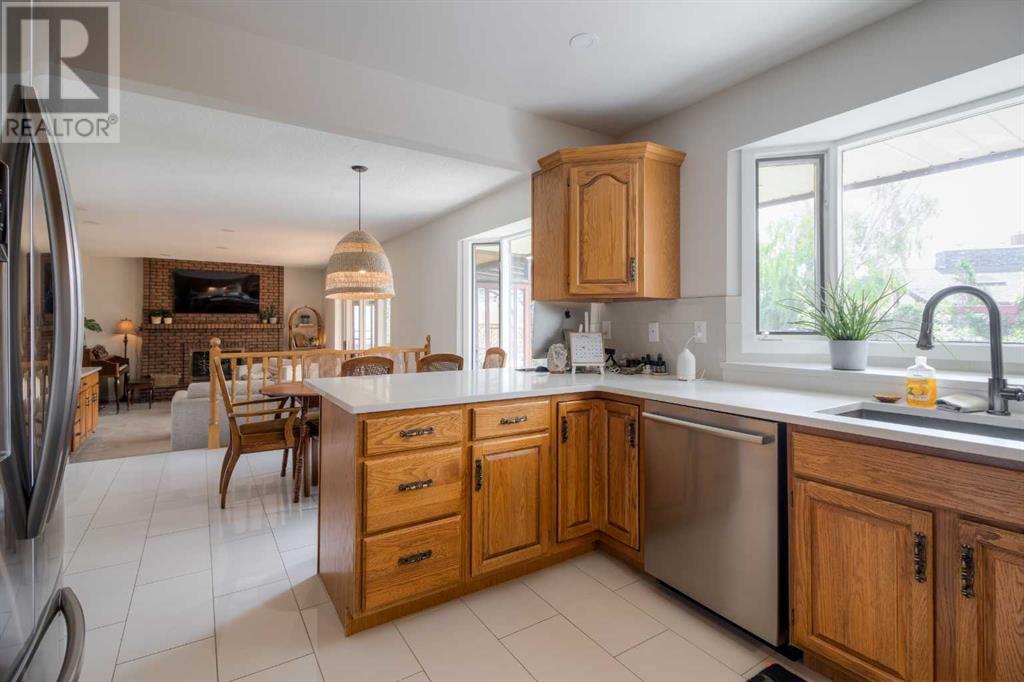 3710 Oak Drive S, Lethbridge, Alberta  T1K 4H4 - Photo 11 - A2239717